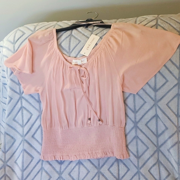Pink Rose Tops - Pink Rose medium NWT blouse/top crop top flowy Crystal Peach